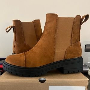 Lug sole ankle chelsea booties size 6 NIB FREE SHIPPING